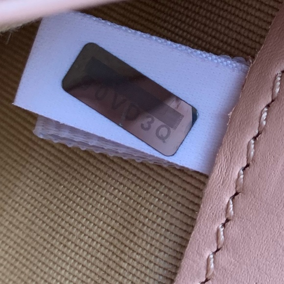 Jimmy Choo Nino Gold Star-Embossed Patent Leather Medium Size Trifold Wallet - Picture 12 of 17